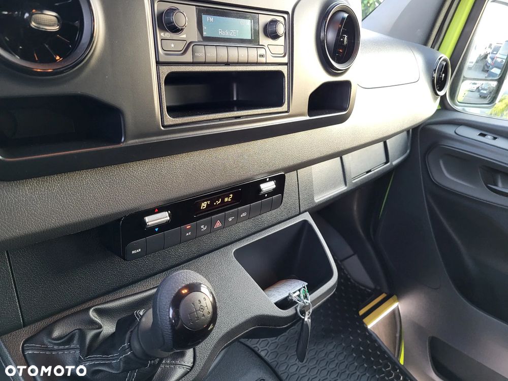 Mercedes-Benz Sprinter - 16