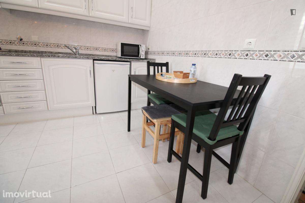 Apartamento com 2 quartos - localizado em Sete Rios Lisbon - Grande imagem: 3/9