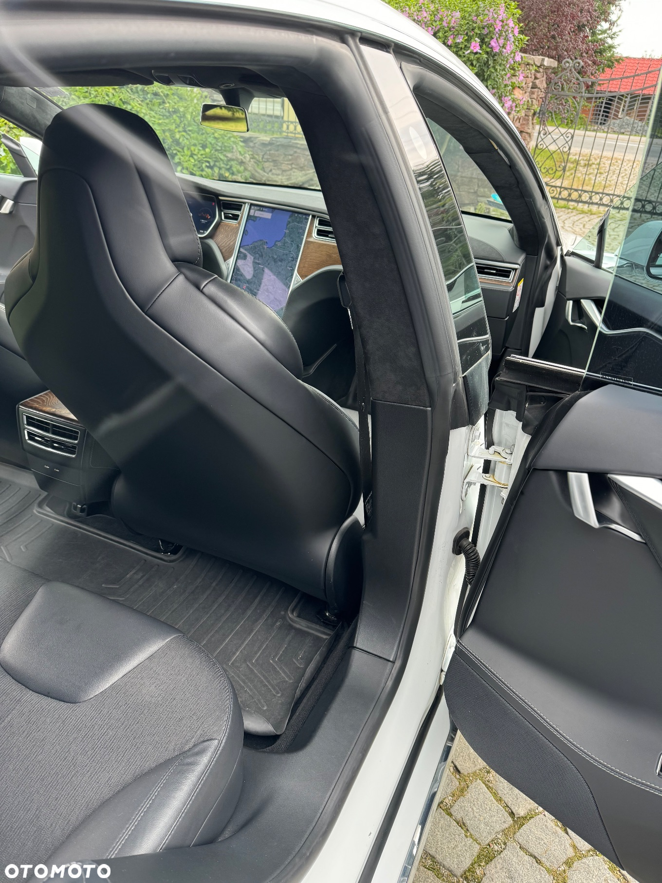 Tesla Model S - 25