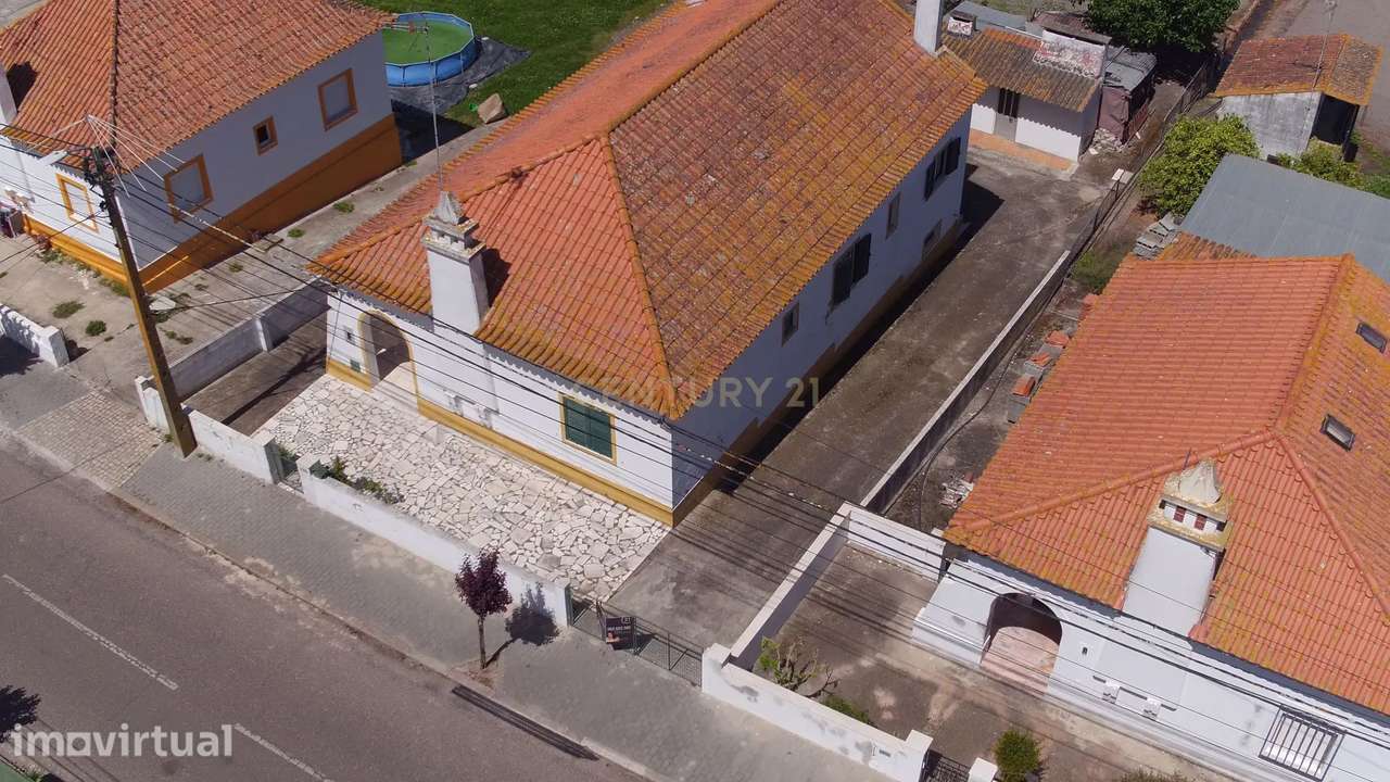 Moradia T4 em Mora com sótão, cave e Garagem - lote 2.167 m2 - Grande imagem: 2/60