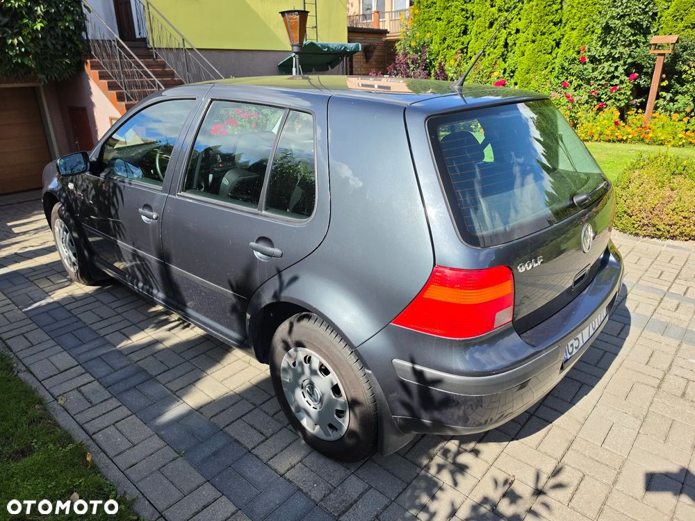 Volkswagen Golf - 6