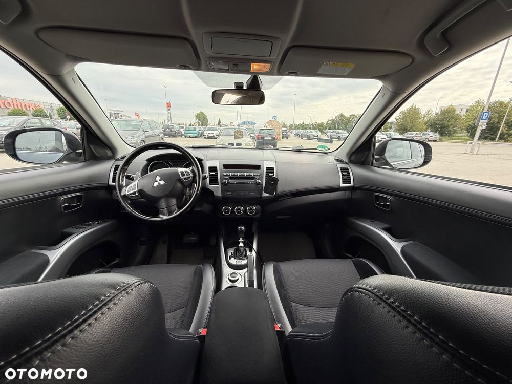 Mitsubishi Outlander - 11