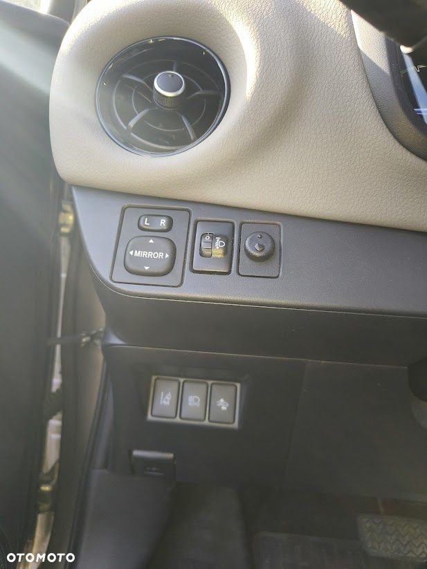 Toyota Yaris - 21