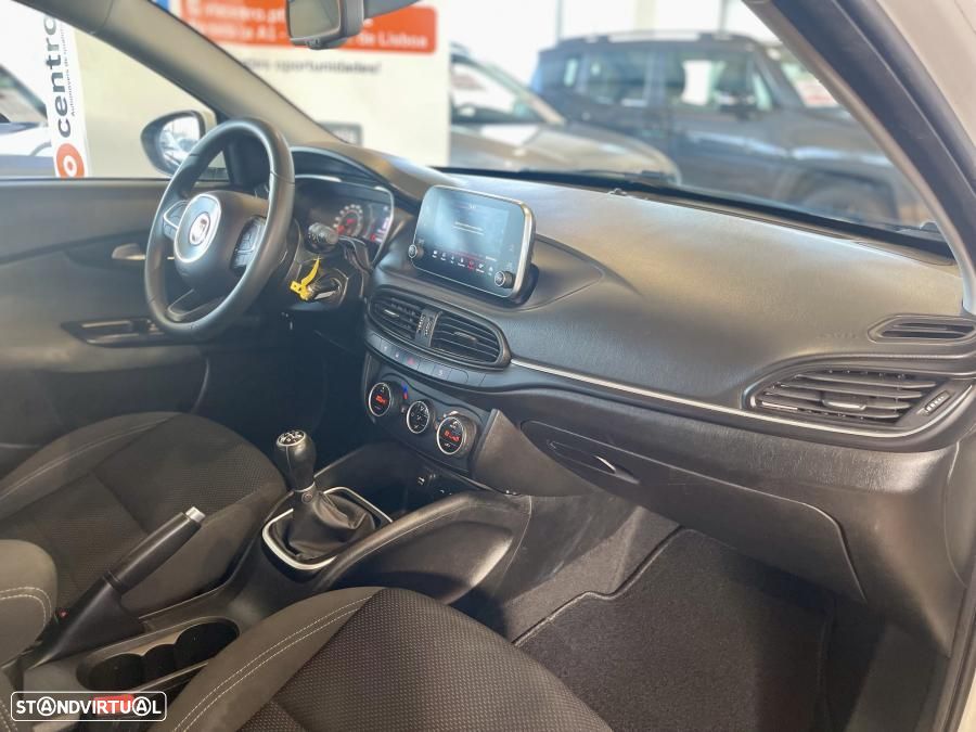Fiat Tipo Station Wagon 1.3 M-Jet Lounge - 25