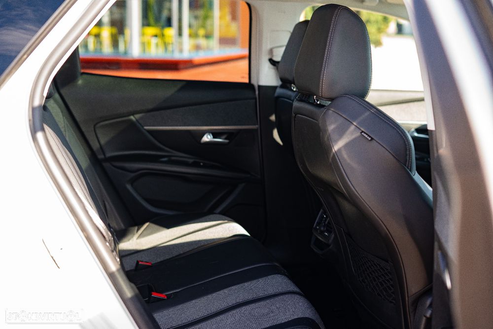 Peugeot 3008 PureTech 130 Stop & Start GPF Allure - 22