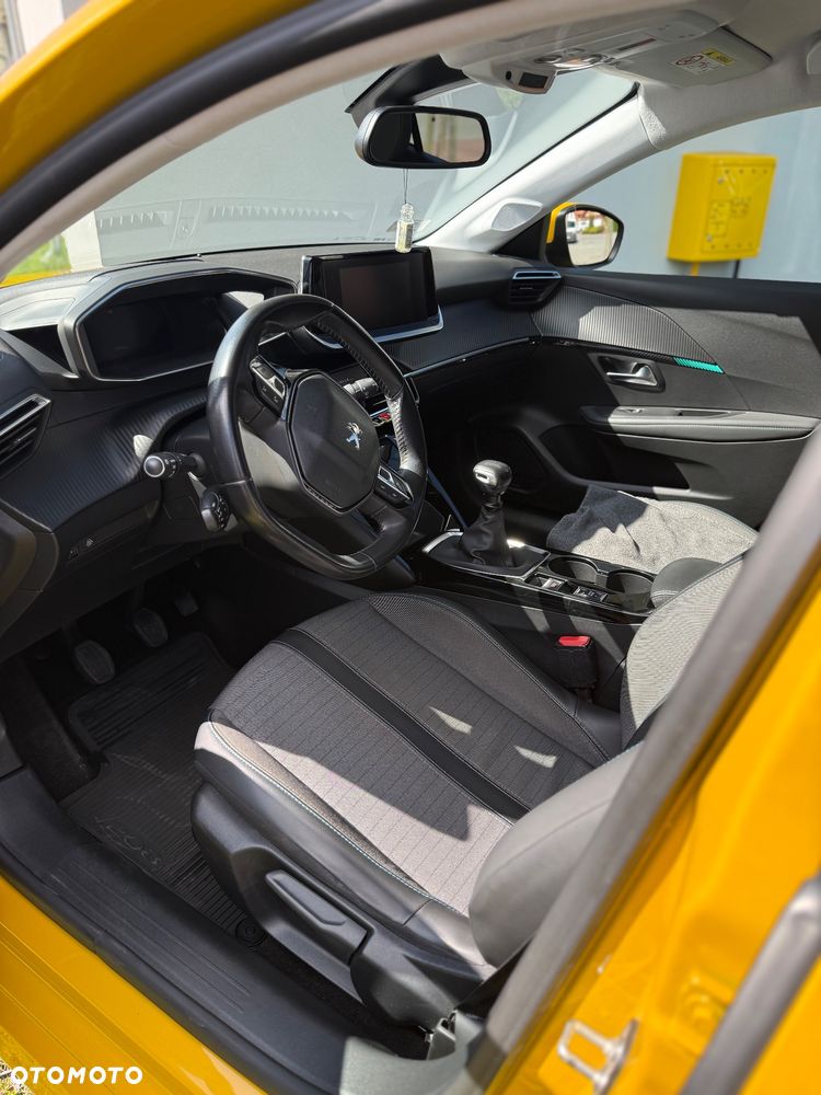 Peugeot 208 - 5