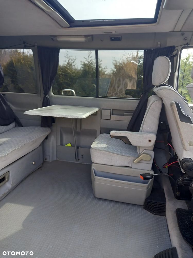 Volkswagen Multivan - 24