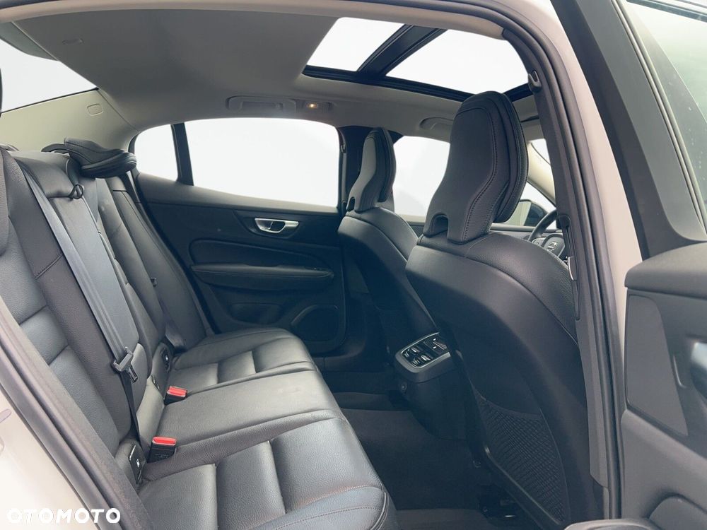 Volvo S60 B5 B AWD Ultimate Dark - 13