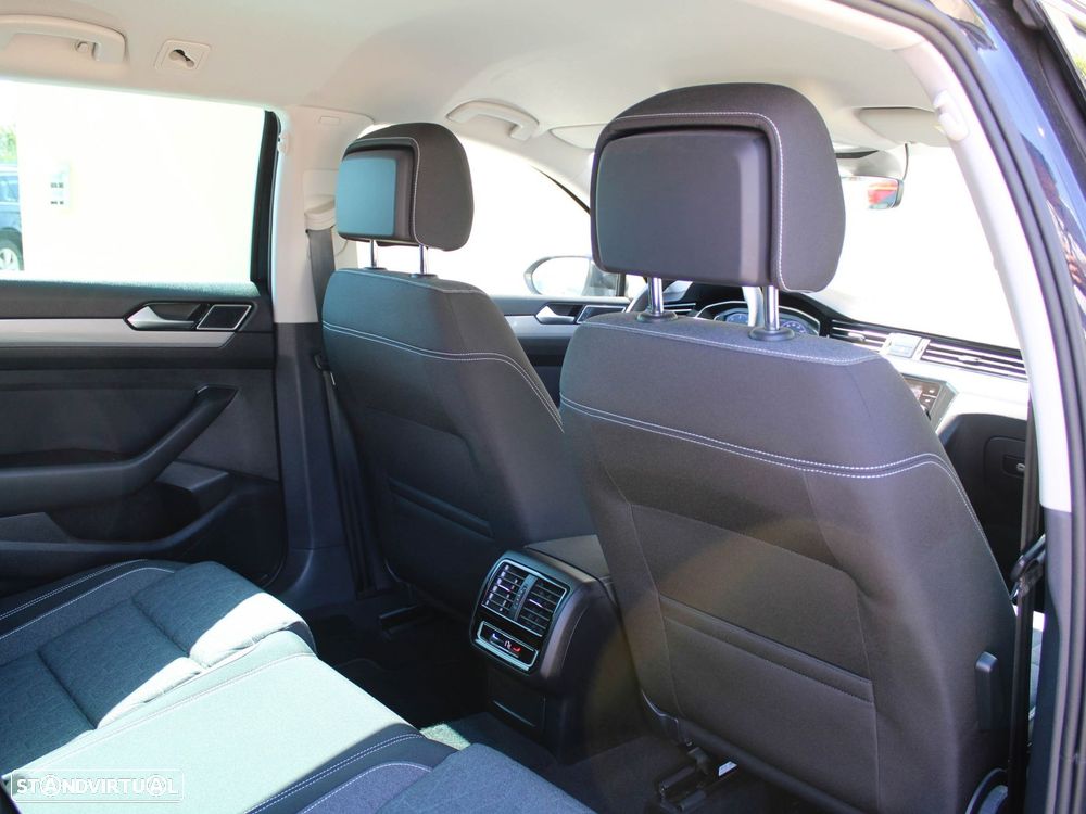 VW Passat Variant 2.0 TDI Business DSG - 58