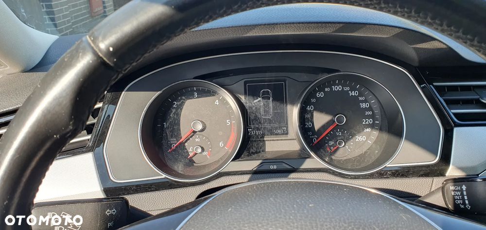 Volkswagen Passat 1.6 TDI (BlueMotion Technology) Comfortline - 17