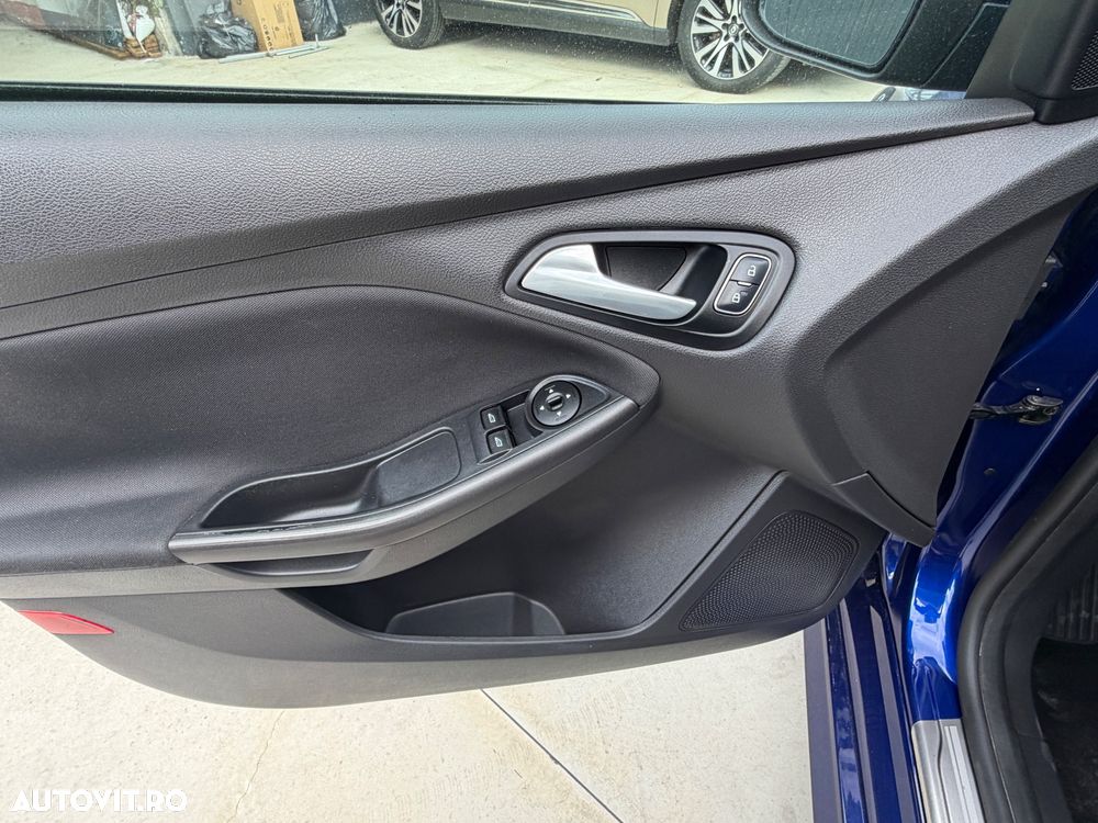 Ford Focus - 28