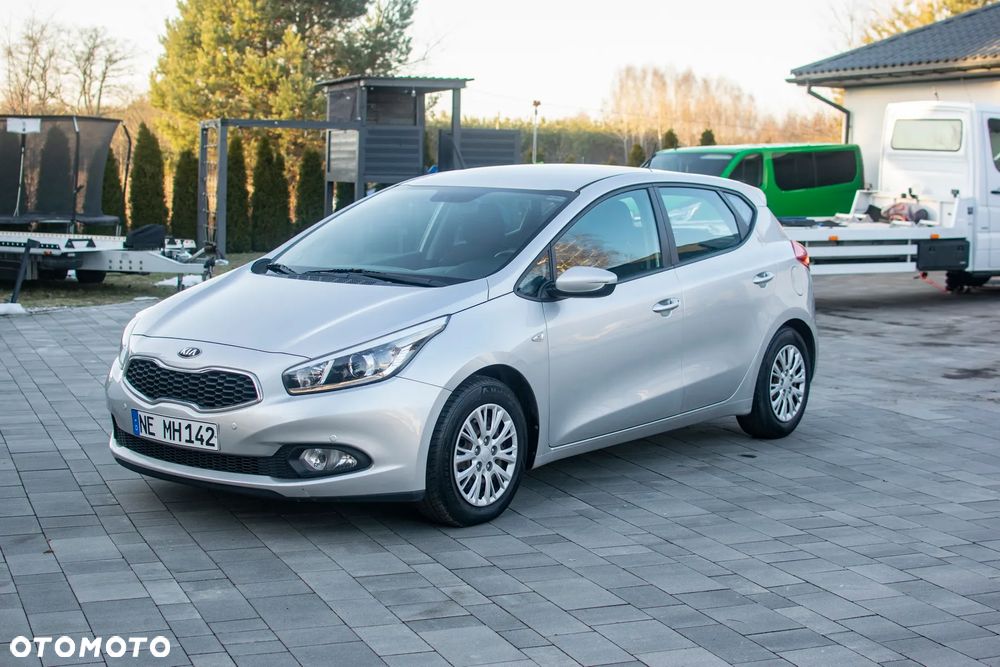 Kia Ceed - 27