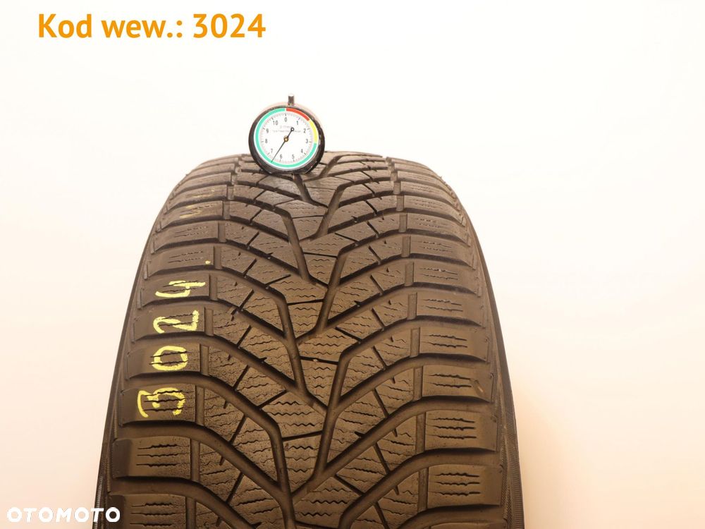 Yokohama BluEarth Winter V905 - 215/50 R17 - 1