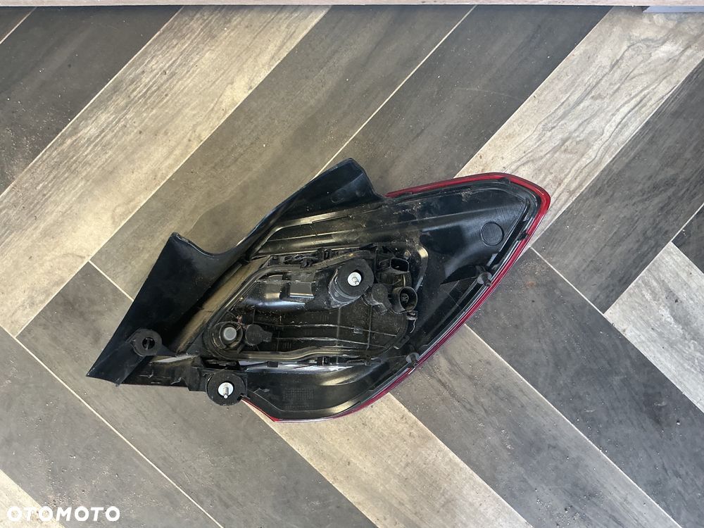 OPEL CORSA E LAMPA LEWA TYLNA LEWY TYŁ 5D - 6