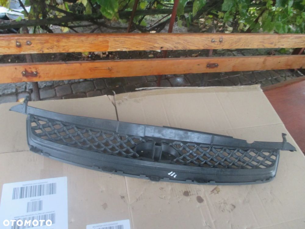 Grill Ford Fiesta MK6 C8L6A 6561-8200AC - 1