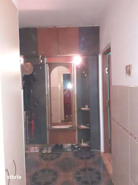 Vand apartament 3 camere semidecomandat,centrala proprie,et.4 — fotografia 1