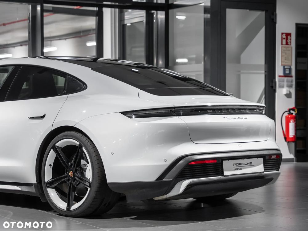 Porsche Taycan Turbo - 33
