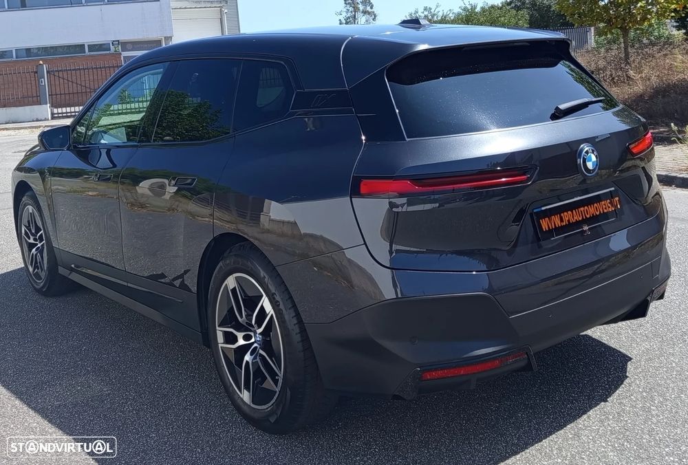 BMW iX xDrive40 - 7