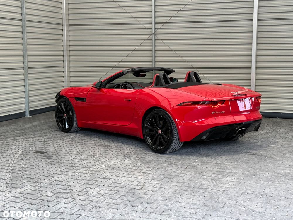 Jaguar F-Type P300 - 10