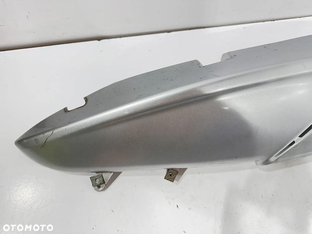 Boczek tył prawy Gilera GP 800 GP800 - 3