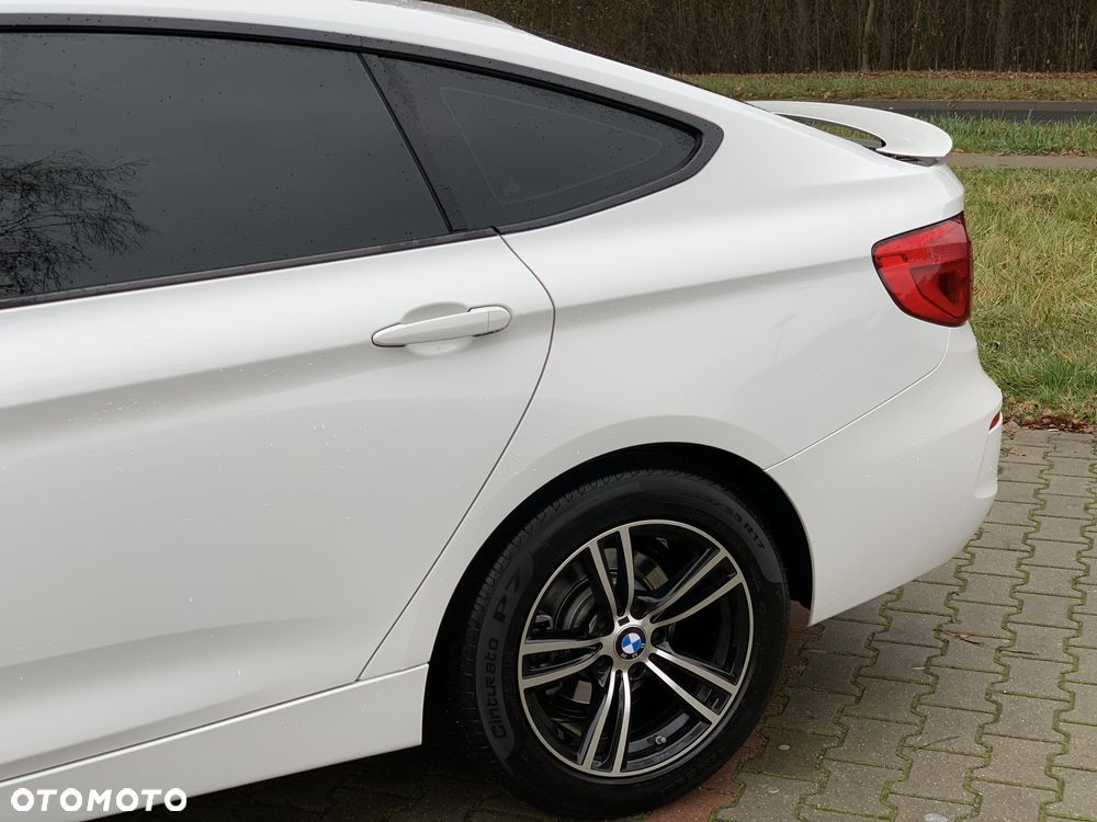 BMW 3 Series 2017 photo 3