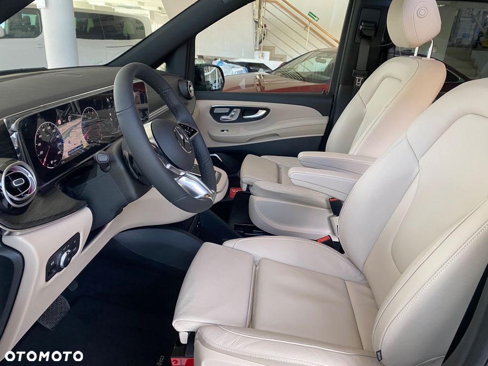 Mercedes-Benz Klasa V - 24