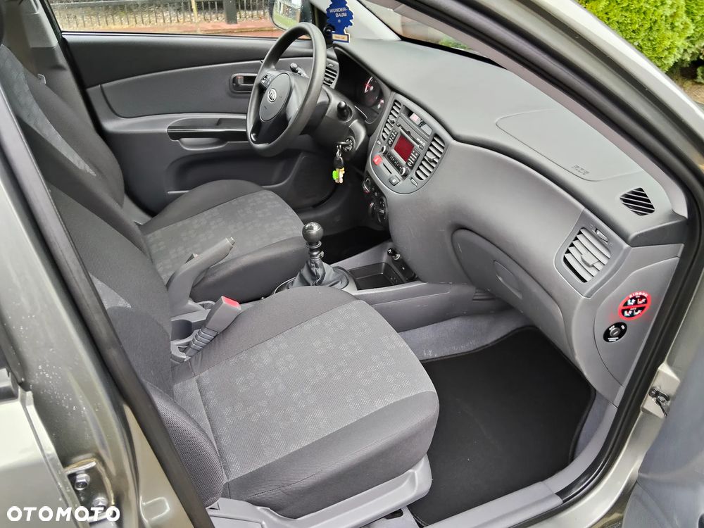 Kia Rio 1.4 EX Top - 32