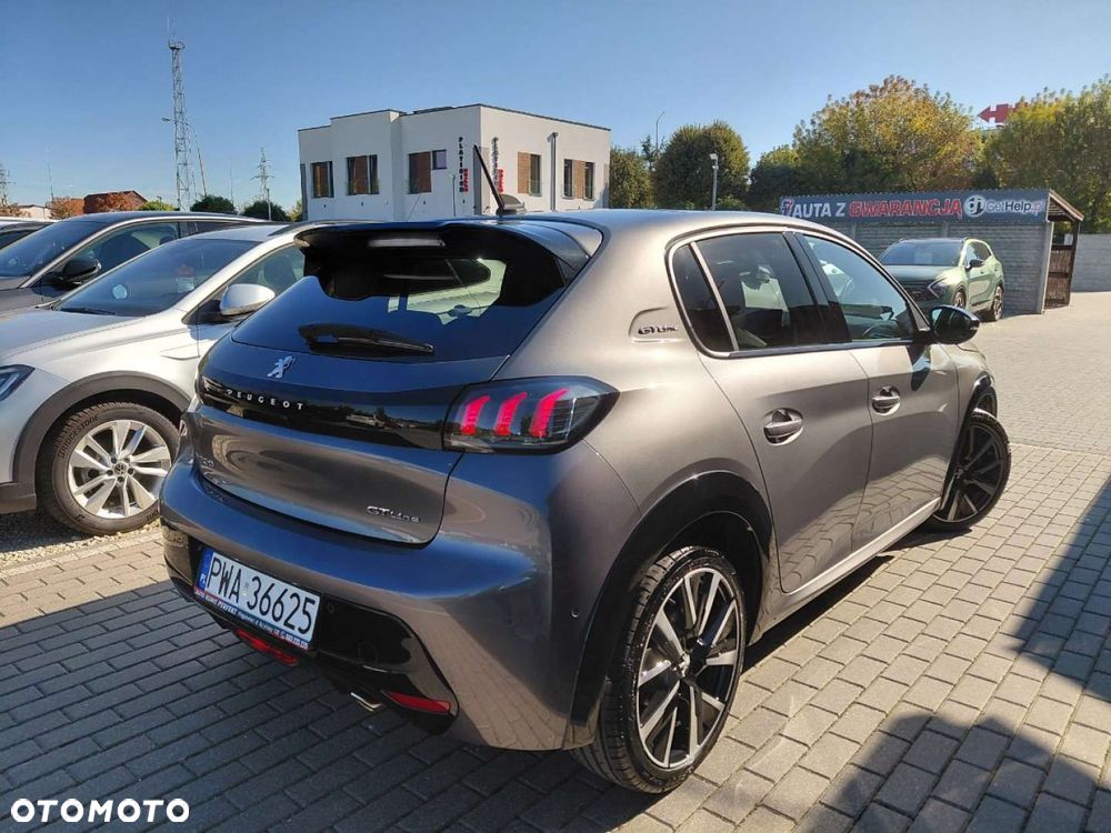 Peugeot 208 - 8