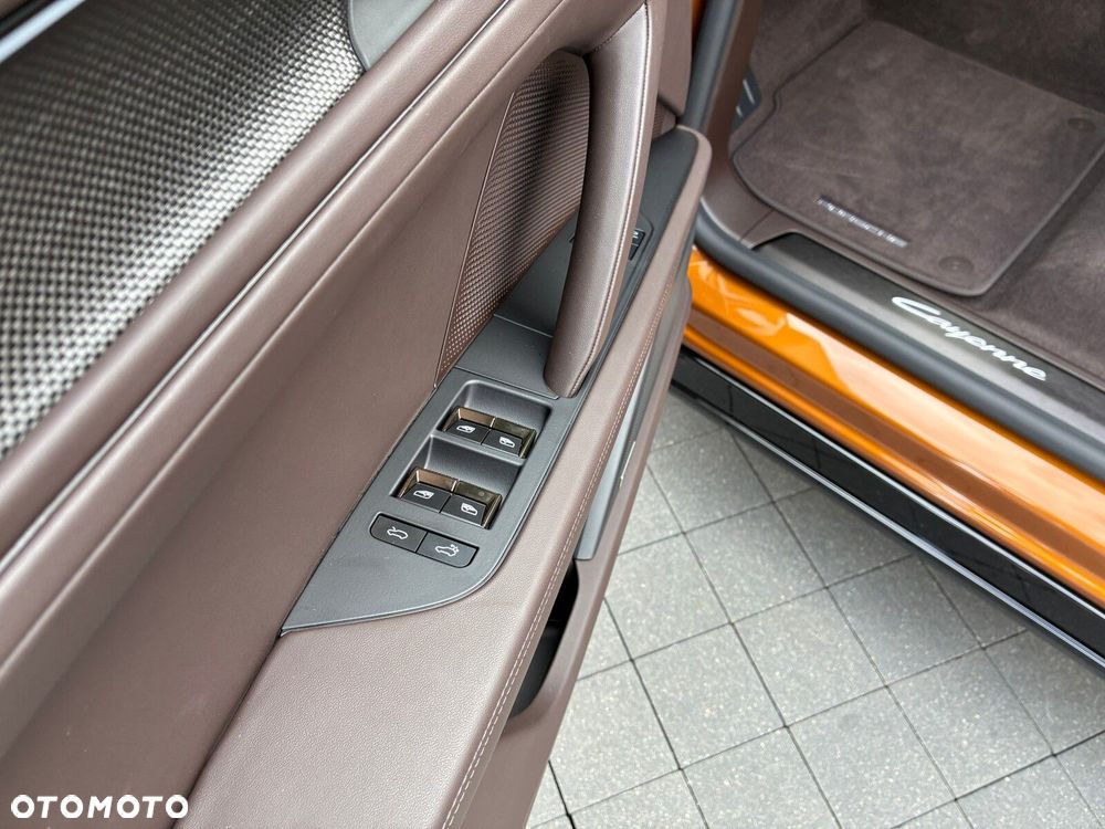 Porsche Cayenne - 16
