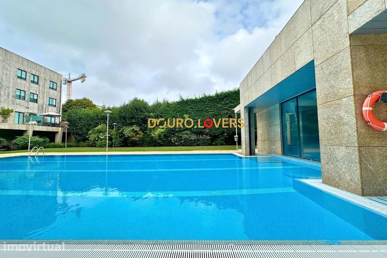 T2 com Varanda, Piscinas e Ginásio no Centro de Gaia - Grande imagem: 2/28