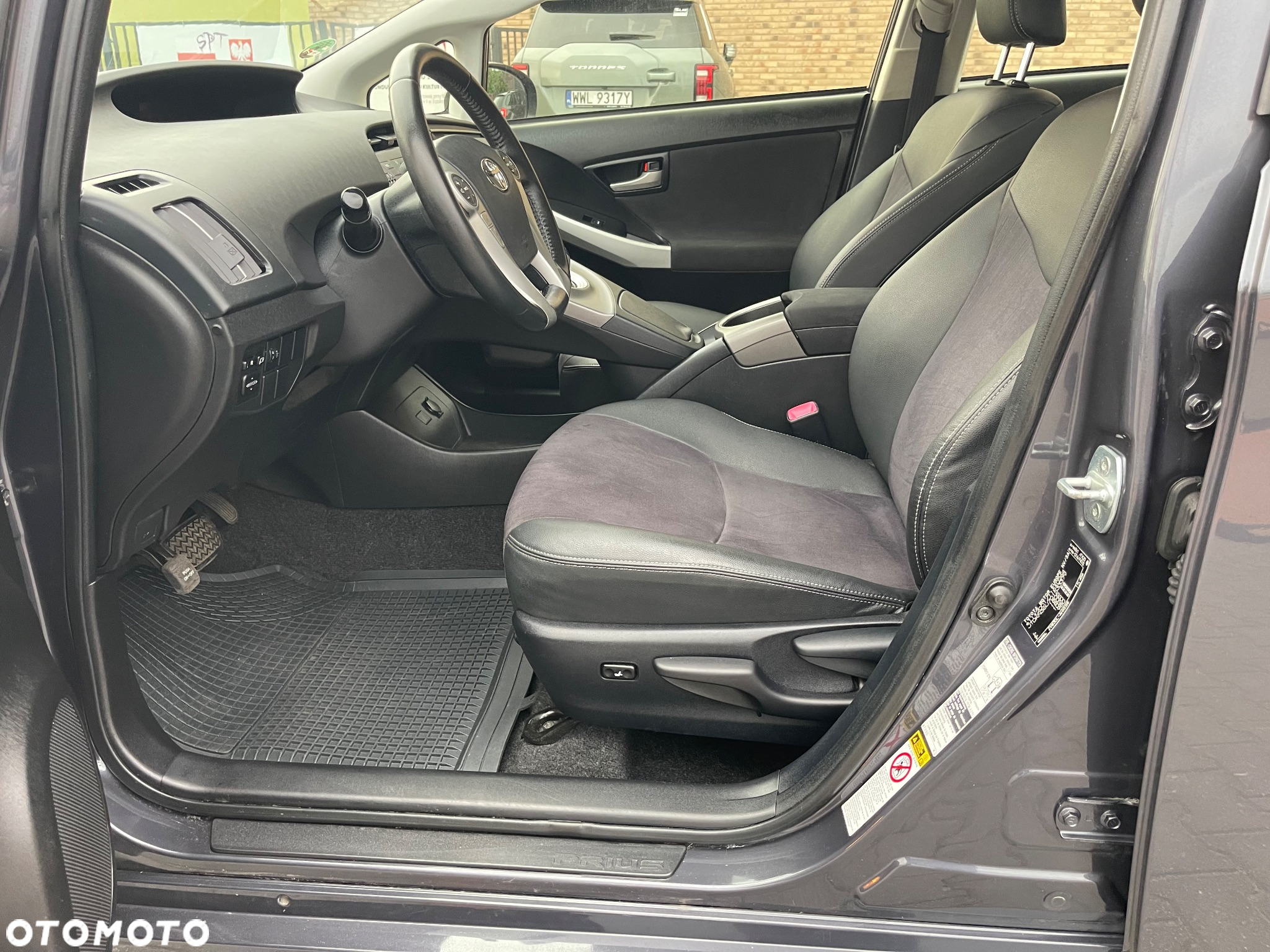 Toyota Prius 1.8 HSD Premium - 12