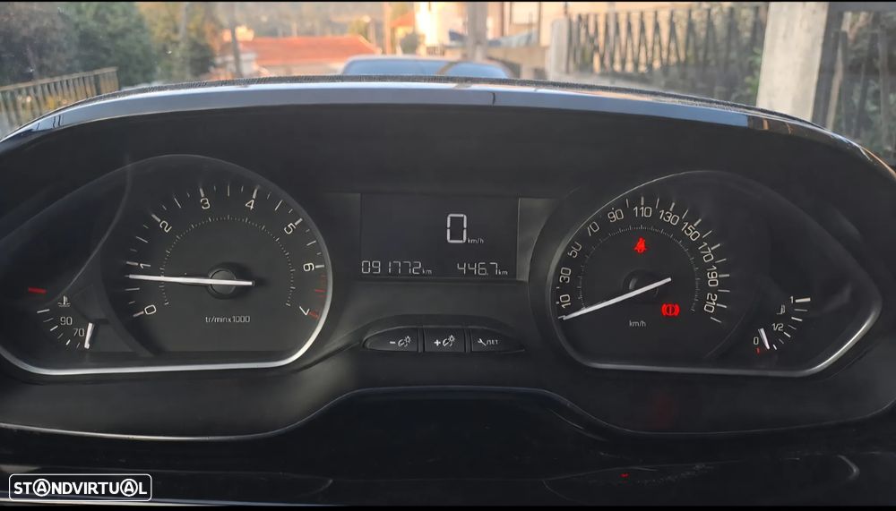 Peugeot 208 PureTech 82 Style - 9