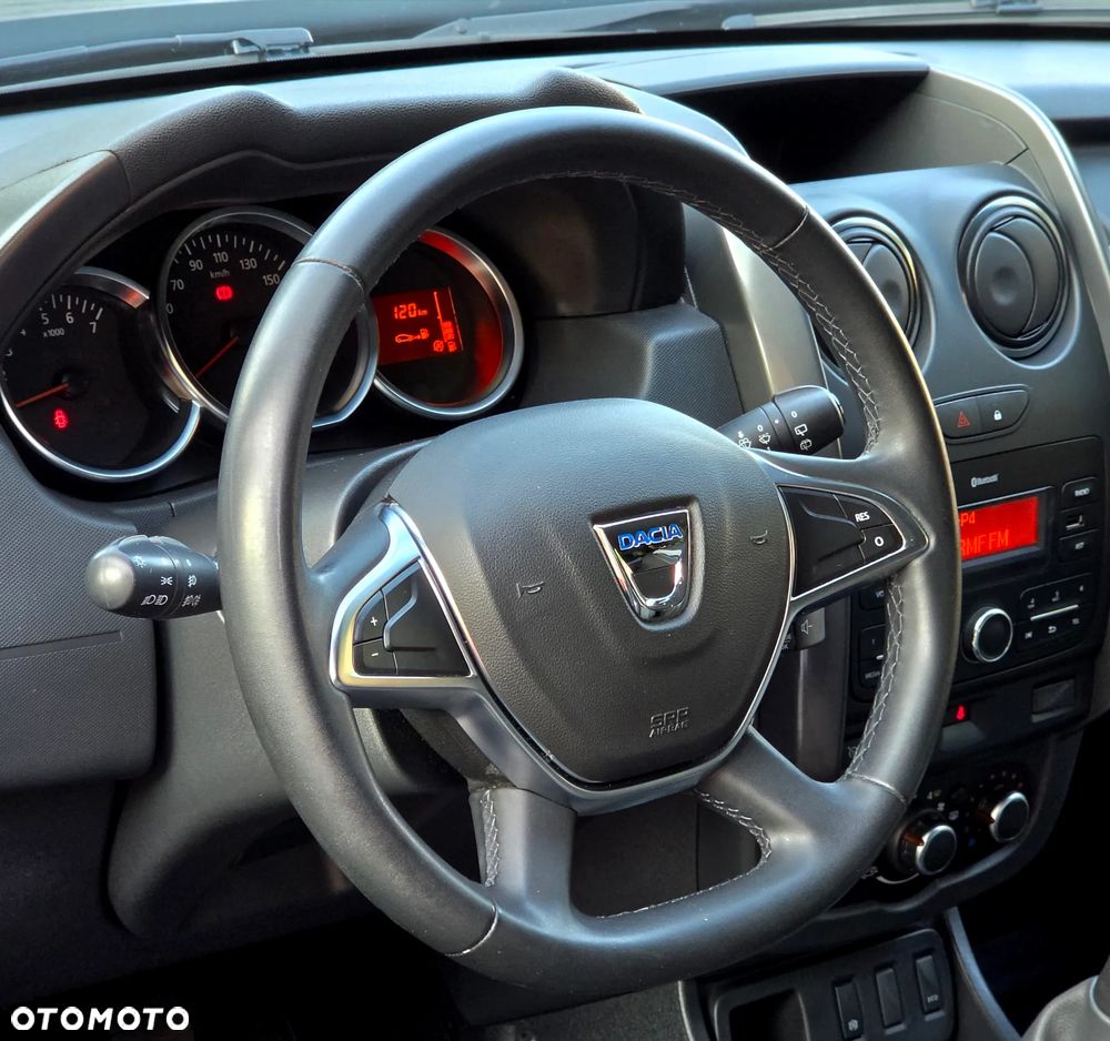 Dacia Duster 1.6 SCe Laureate S&S - 29