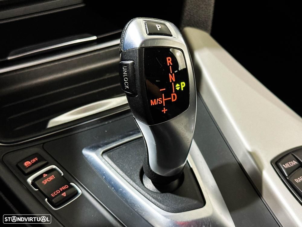 BMW 318 d Line Sport Shadow Auto - 42