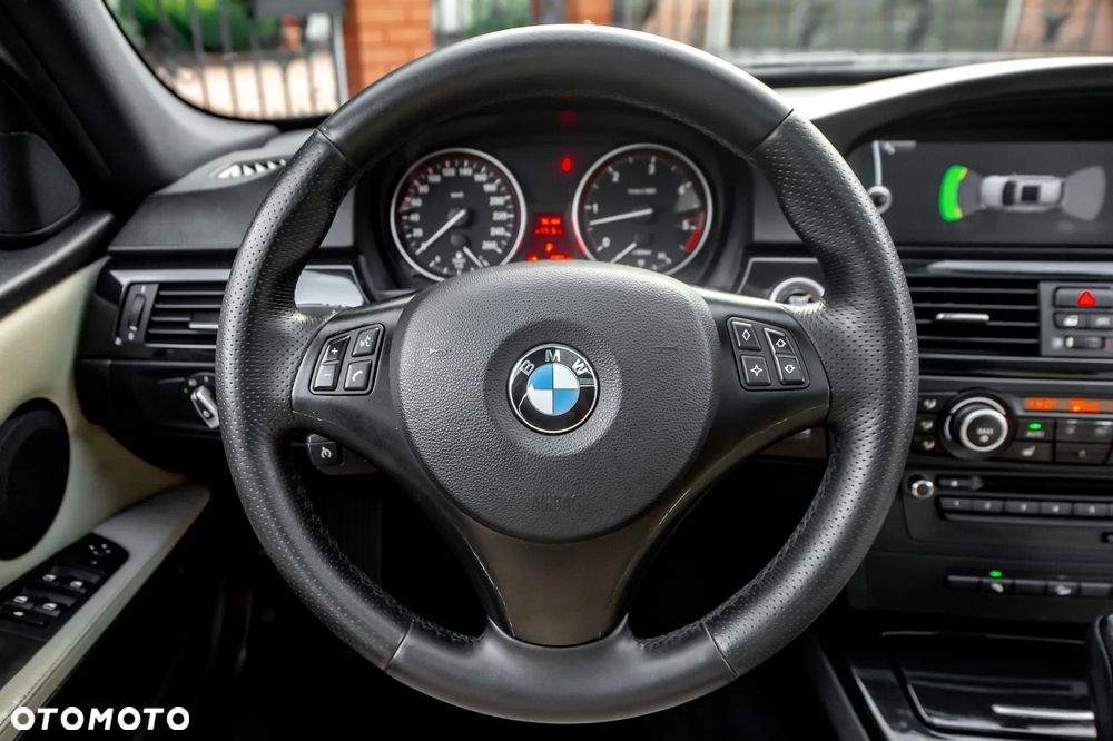 BMW Seria 3 330d xDrive DPF Touring Edition Exclusive - 24