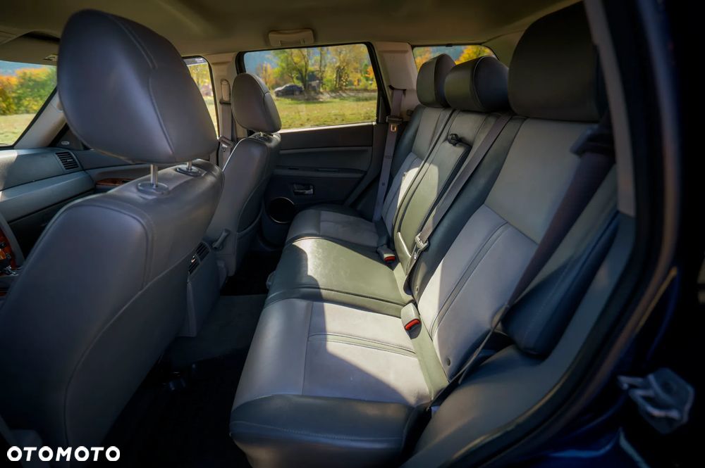 Jeep Grand Cherokee - 21