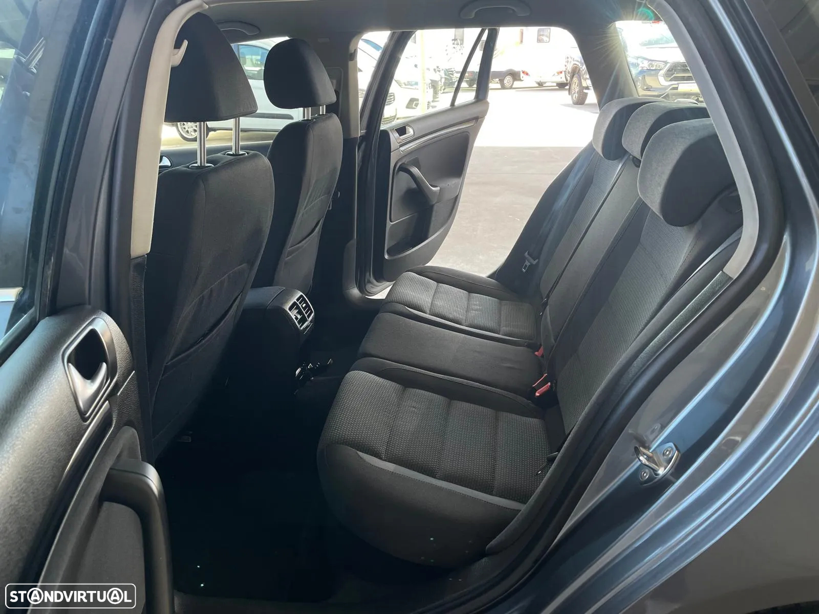 VW Golf Variant 1.6 TDi Confortline - 30