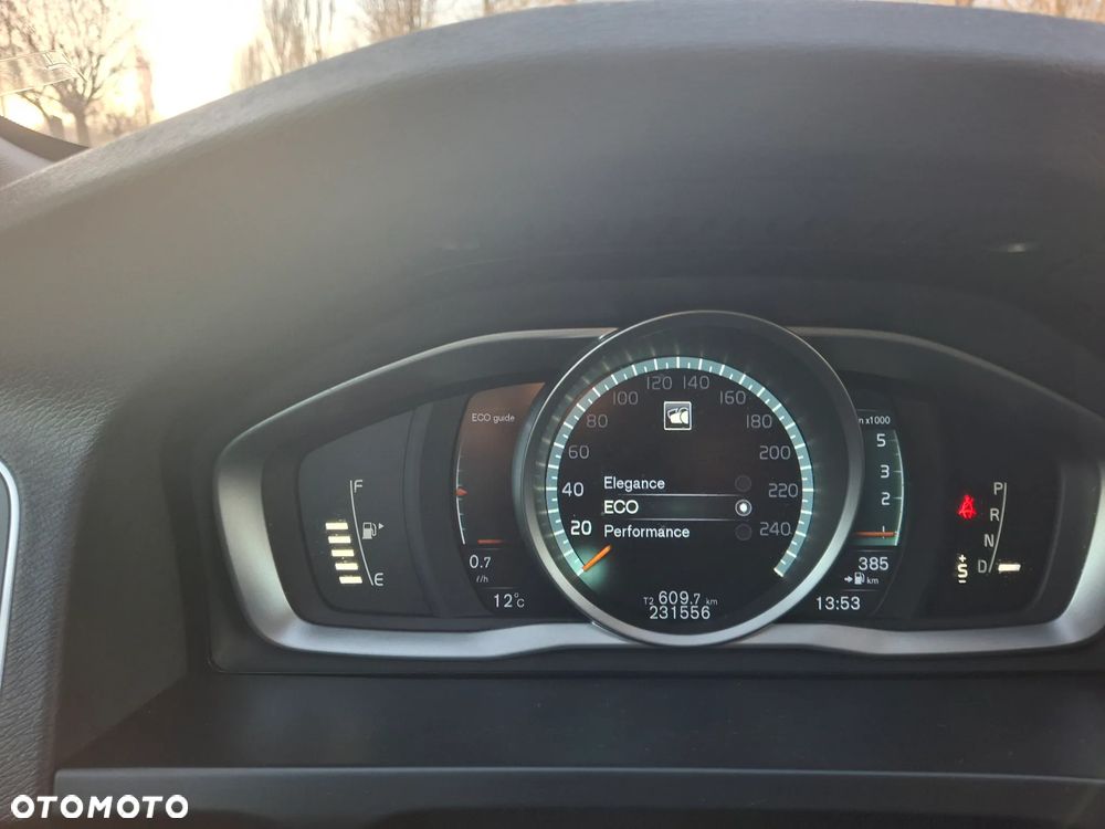 Volvo V60 D3 Drive-E Momentum - 12