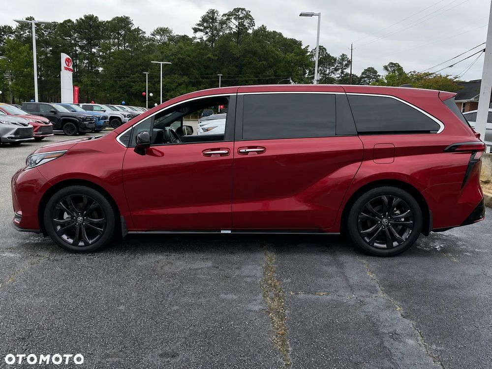 Toyota Sienna - 6