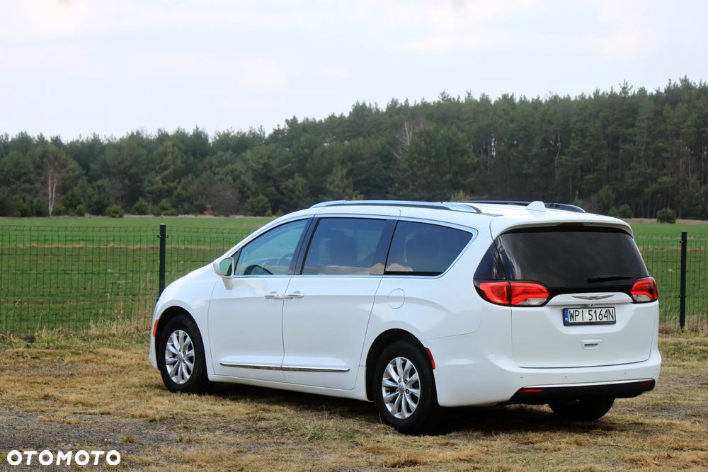 Chrysler Pacifica - 5