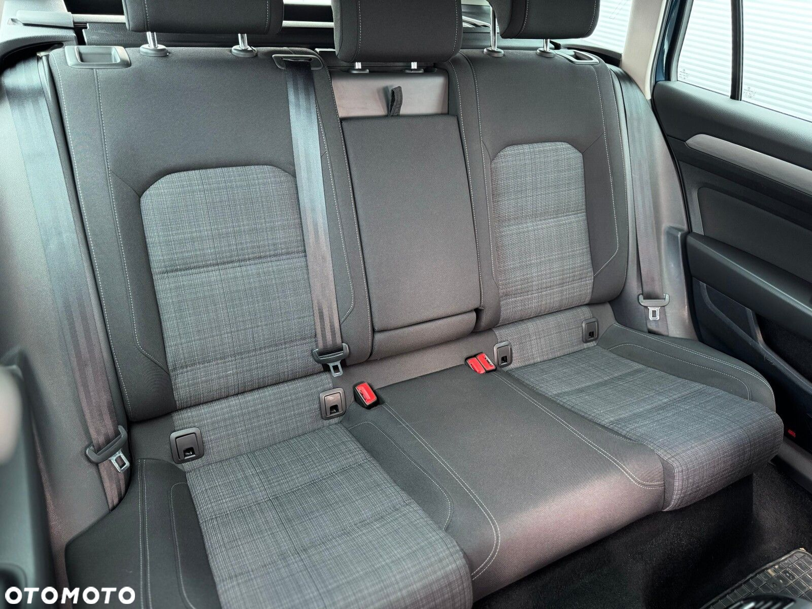 Volkswagen Passat 2.0 TSI Business DSG - 33