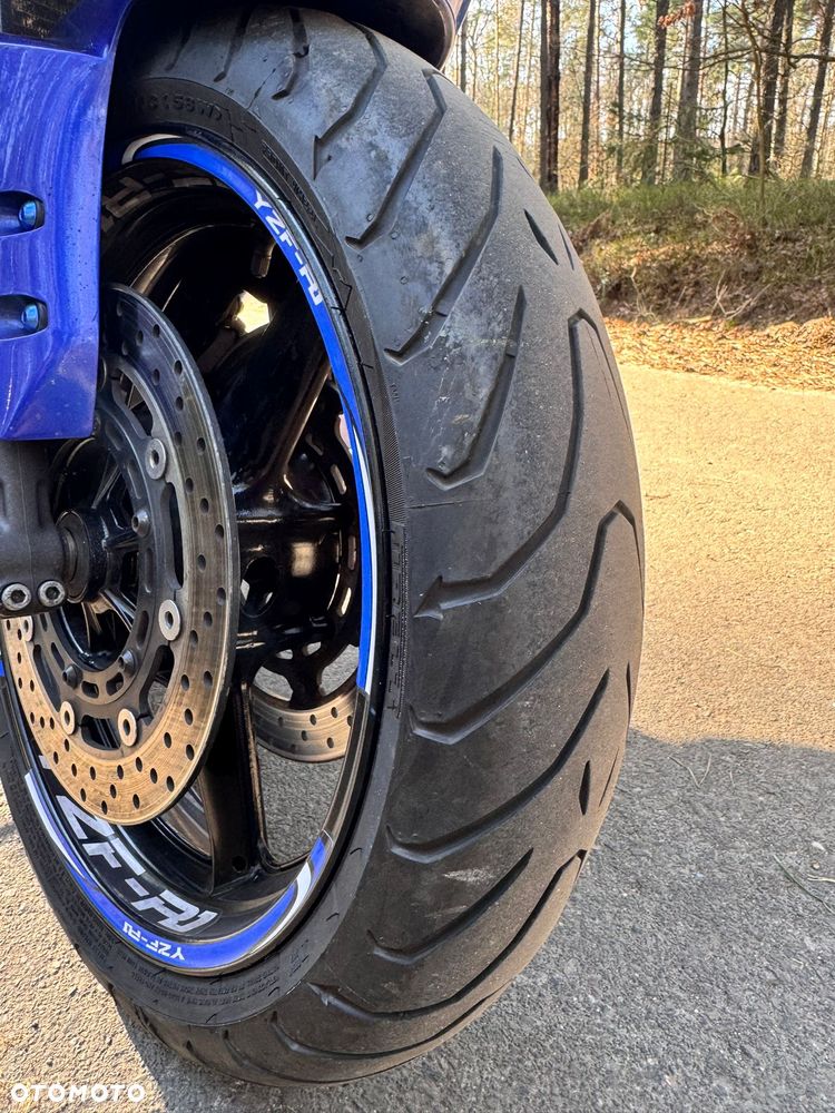 Yamaha R1 - 7