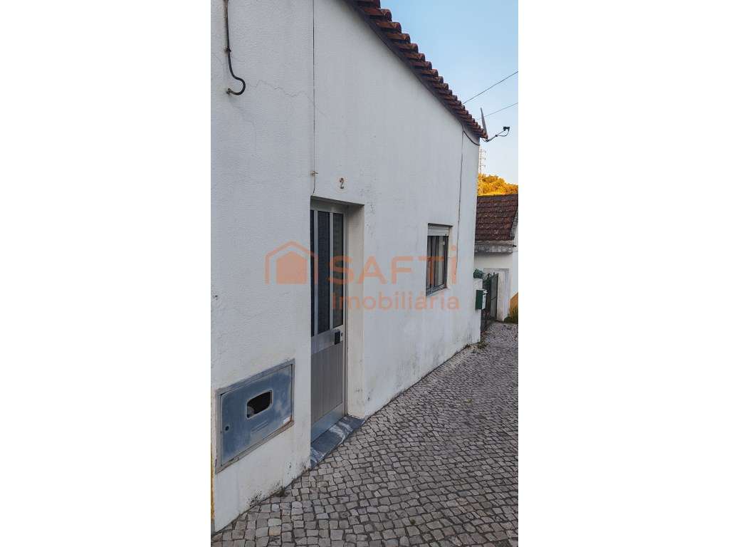 Pequena Moradia T1 Santarém - Grande imagem: 4/17