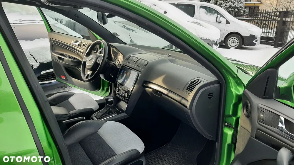 Skoda Octavia 2.0 TSI DSG RS - 25