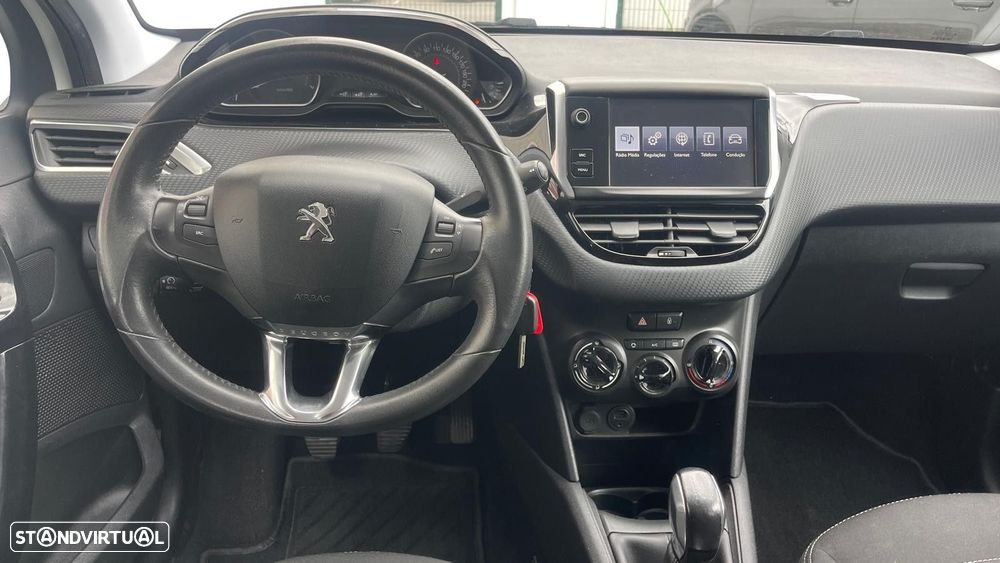 Peugeot 208 1.2 VTi SE Style - 12