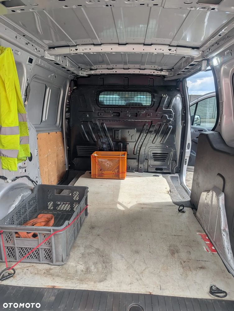 Ford Transit Connect - 19