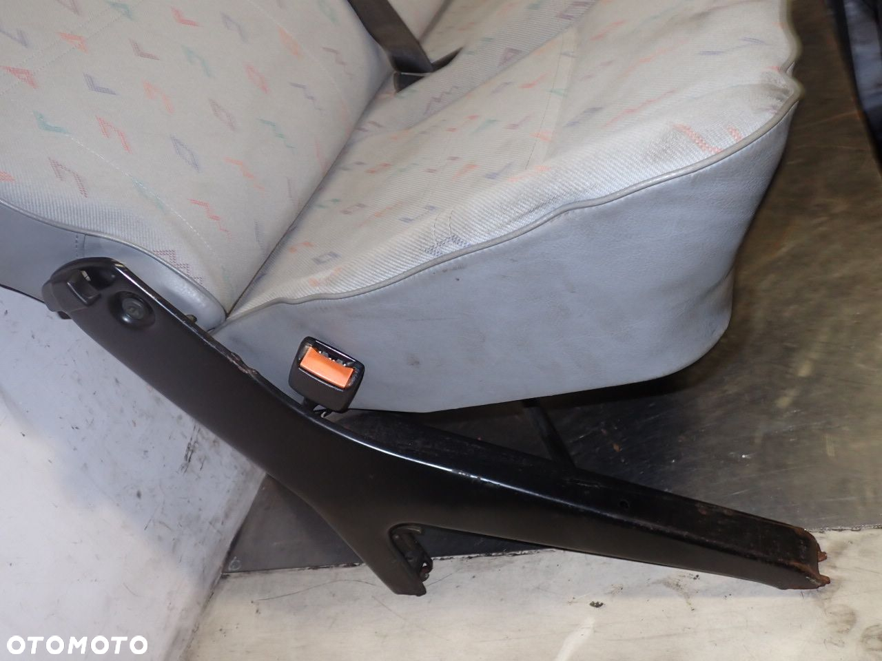 FOTEL BLIŹNIAK DRUGI RZĄD VOLKSWAGEN T4 TRANSPORTER 1.9 - 17