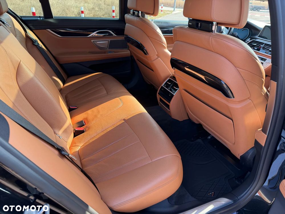 BMW Seria 7 740e iPerformance - 17
