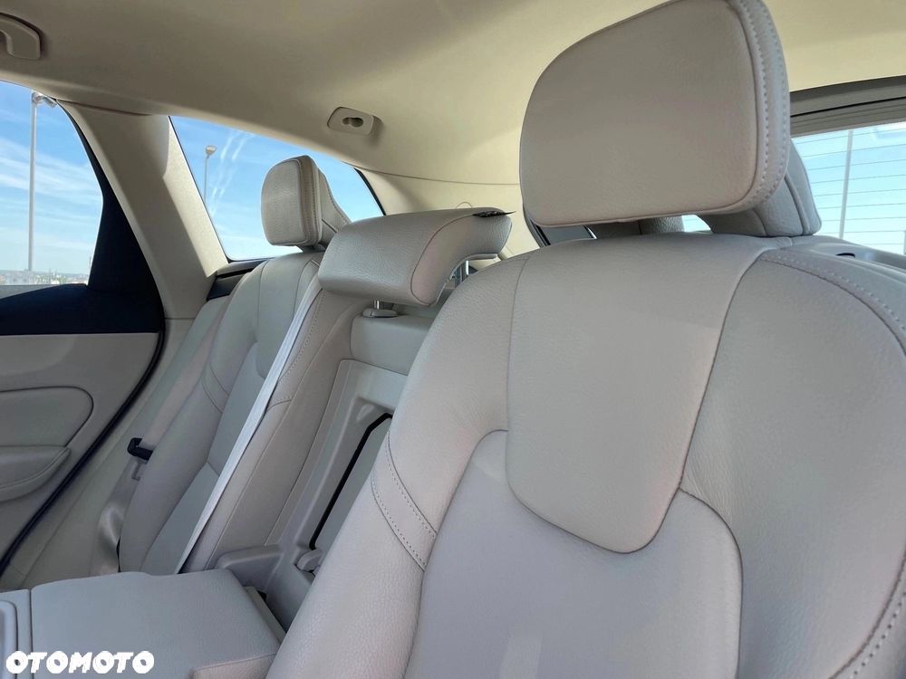 Volvo XC 60 B5 D AWD Inscription - 25