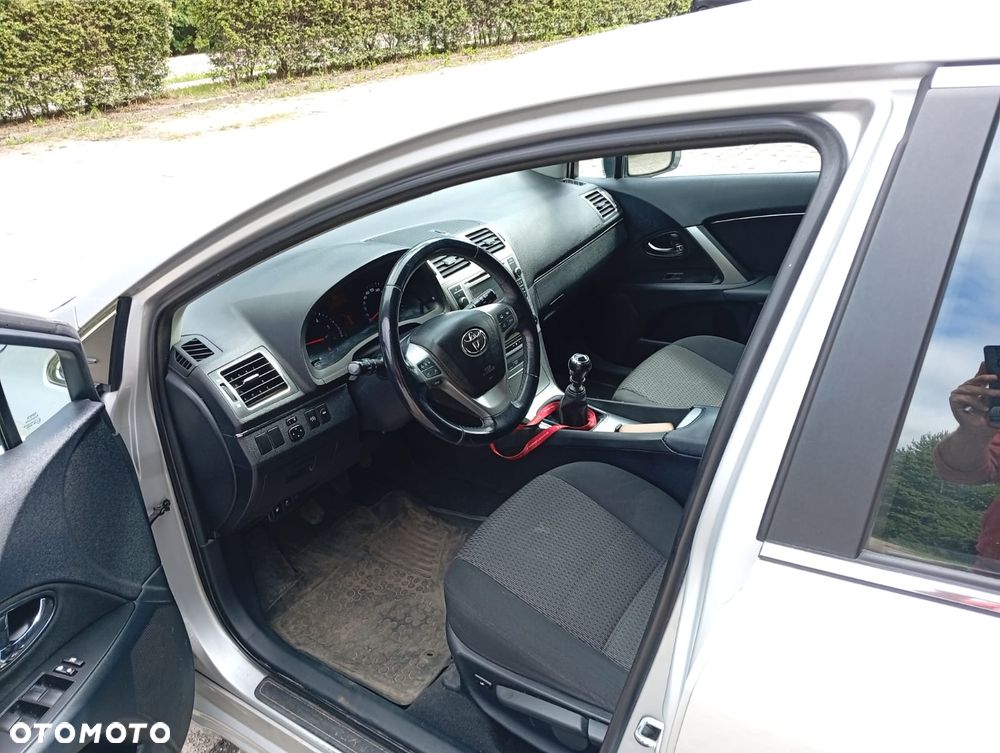 Toyota Avensis 2.0 D-4D Premium - 9